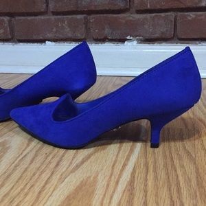 New in box blue Simply Vera heels